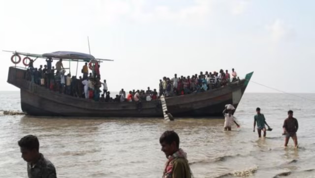 Indonesia turns away boat carrying over 250 Rohingya refugees Indonesia turns away boat carrying over 250 Rohingya refugees