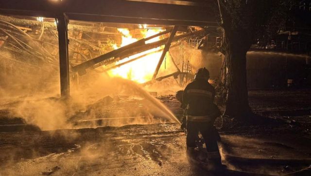 Russian drones hit, set ablaze Kremenchuk oil refinery, damage railway power lines, says Ukraine Russian drones hit, set ablaze Kremenchuk oil refinery, damage railway power lines, says Ukraine