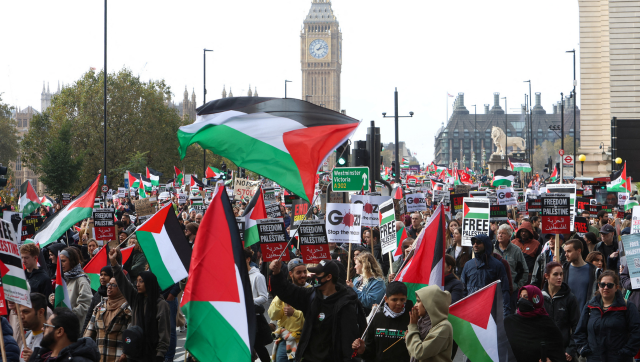 UK: Four cops injured after pro-Palestine protesters burst firecracker in rally; 29 held UK: Four cops injured after pro-Palestine protesters burst firecracker in rally; 29 held