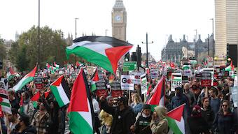 UK: Four cops injured after pro-Palestine protesters burst firecracker in rally; 29 held