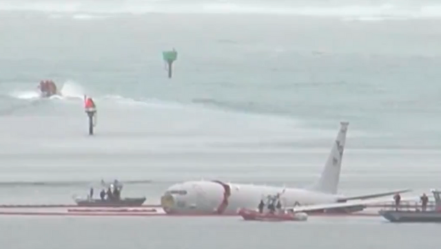 WATCH: US Navy plane with nine onboard overshoots runway, lands in ocean WATCH: US Navy plane with nine onboard overshoots runway, lands in ocean