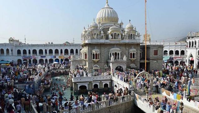 3,000 Sikhs arrive in Pakistan to participate in festivities on 554th birth anniversary of faith founder Guru Nanak 3,000 Sikhs arrive in Pakistan to participate in festivities on 554th birth anniversary of faith founder Guru Nanak