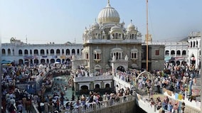 3,000 Sikhs arrive in Pakistan to participate in festivities on 554th birth anniversary of faith founder Guru Nanak