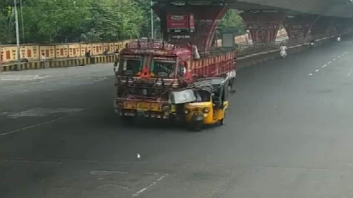 WATCH: School students fall off auto as it crashes into speeding lorry in Visakhapatnam