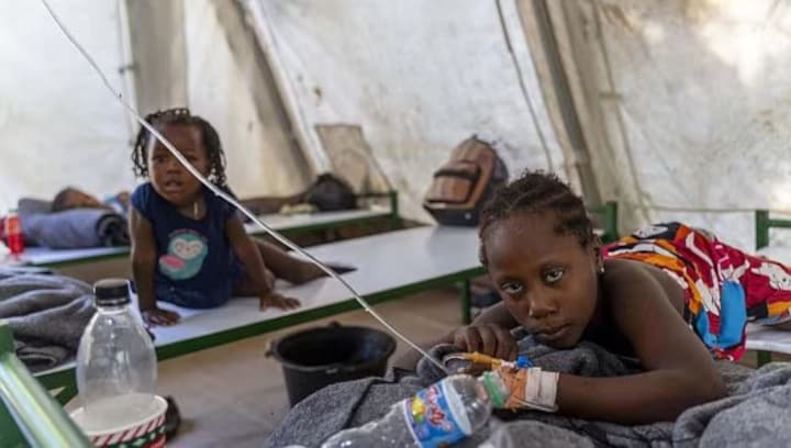 Cholera outbreak triggers state of emergency in Zimbabwe’s capital