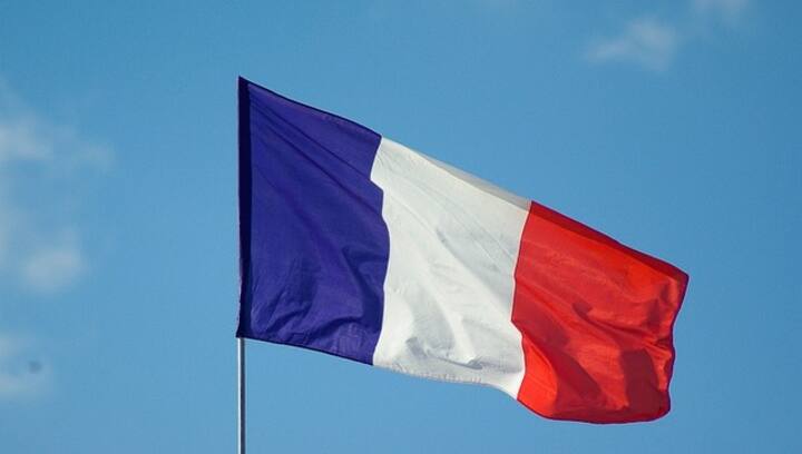 Prayer by Muslim travellers at Paris airport stirs controversy in France