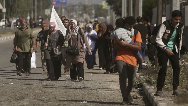 Why Gaza civilians are holding white flags as they flee Israeli assault Why Gaza civilians are holding white flags as they flee Israeli assault