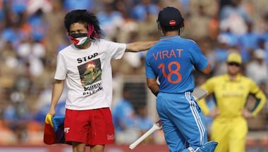Who is the pitch invader at India-Aus final?