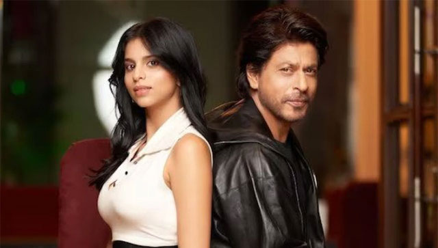 Birthday boy Shah Rukh Khan and Suhana Khan spotted outside Mannat, video goes viral Birthday boy Shah Rukh Khan and Suhana Khan spotted outside Mannat, video goes viral