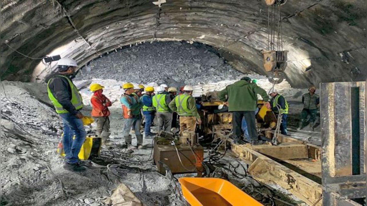 What’s causing a delay in the rescue of 40 trapped labourers in uttarkashi tunnel?