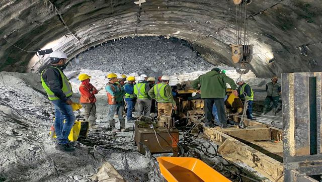 What’s causing a delay in the rescue of 40 trapped labourers in Uttarkashi tunnel? What’s causing a delay in the rescue of 40 trapped labourers in Uttarkashi tunnel?