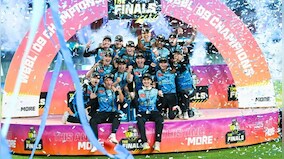 Adelaide Strikers beat Brisbane Heat by three runs to win Women's Big Bash League title
