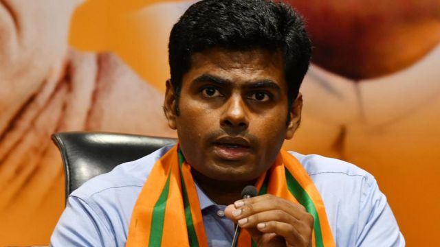 WATCH | Iyyappa devotees beaten up inside Srirangam Ranganatha Swamy temple for questioning long wait WATCH | Iyyappa devotees beaten up inside Srirangam Ranganatha Swamy temple for questioning long wait