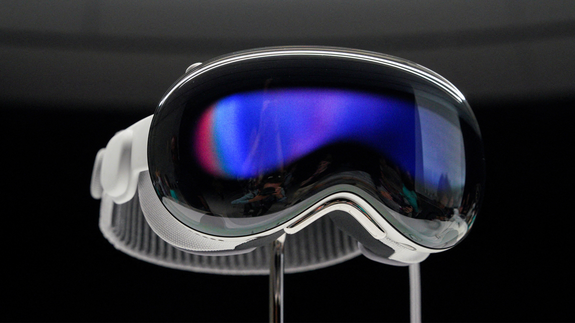 Apple to launch Vision Pro headset soon, starts scheduling training sessions for retail employees Apple to launch Vision Pro headset soon, starts scheduling training sessions for retail employees