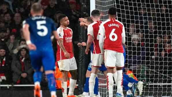 Premier League: Arsenal fail in summit bid as Tottenham Hotspur lose thriller