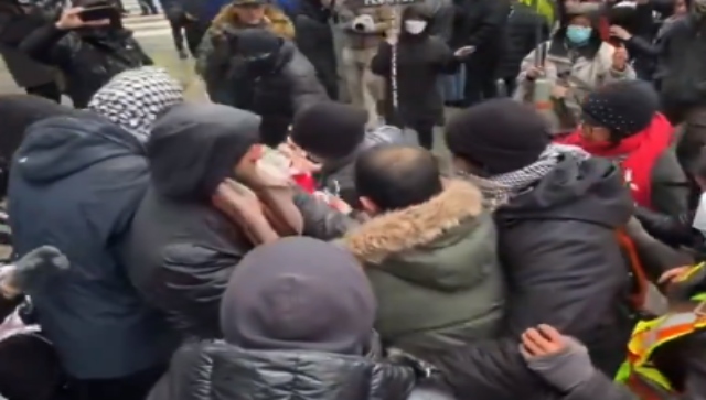 WATCH: Anti-Iran activist waving Canadian flag mauled by pro-Hamas crowd in Toronto as police watch on WATCH: Anti-Iran activist waving Canadian flag mauled by pro-Hamas crowd in Toronto as police watch on