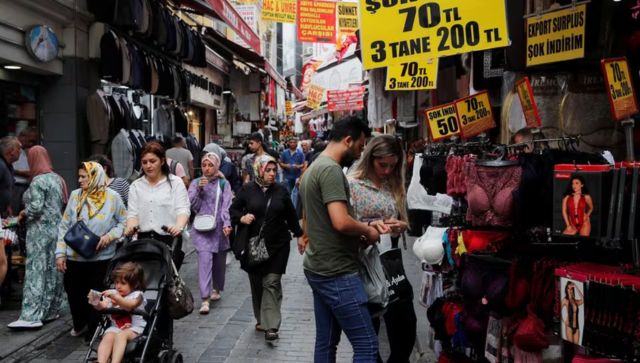 Turkey lifts net monthly minimum wage by 49 per cent for 2024 as inflation soars Turkey lifts net monthly minimum wage by 49 per cent for 2024 as inflation soars
