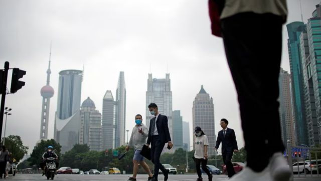 Moody's cuts China credit outlook to negative, cites rising debt Moody's cuts China credit outlook to negative, cites rising debt