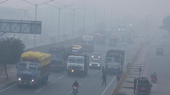 Weather Report: Christmas Day ushers in a foggy morning in North India as mercury dips across the country