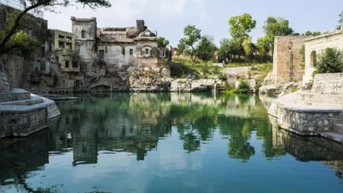 Dozens of Indian Hindu pilgrims reach Pakistan to visit Katas Raj temples