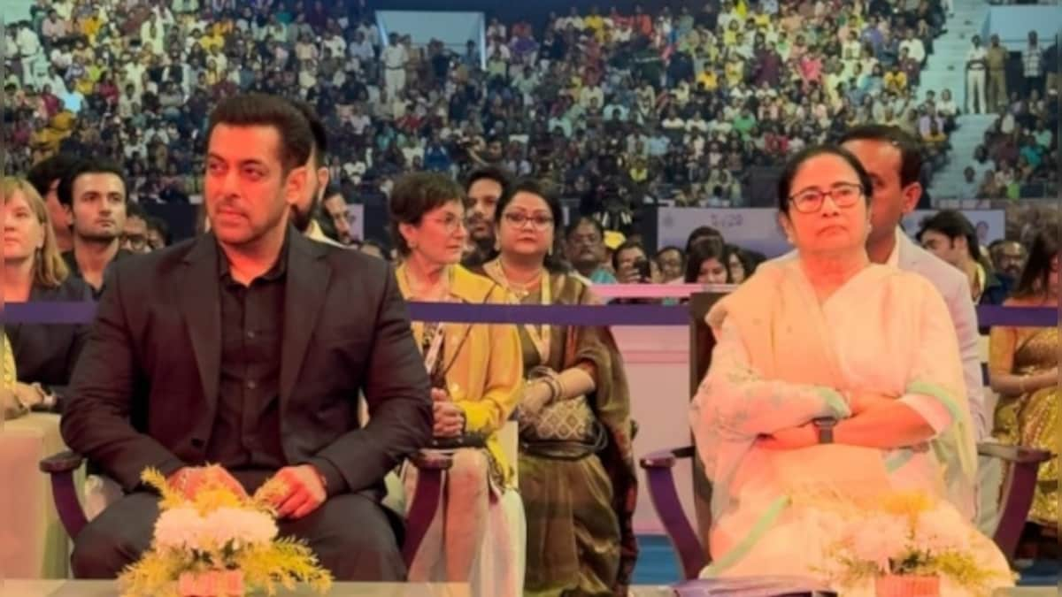 Kolkata International Film Festival: Salman Khan shakes a leg with West Bengal Chief Minister Mamta Banerjee - watch