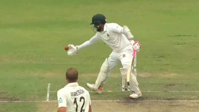 Mushfiqur Rahim dismissed for obstructing the field, first for Bangladesh - Watch video Mushfiqur Rahim dismissed for obstructing the field, first for Bangladesh - Watch video