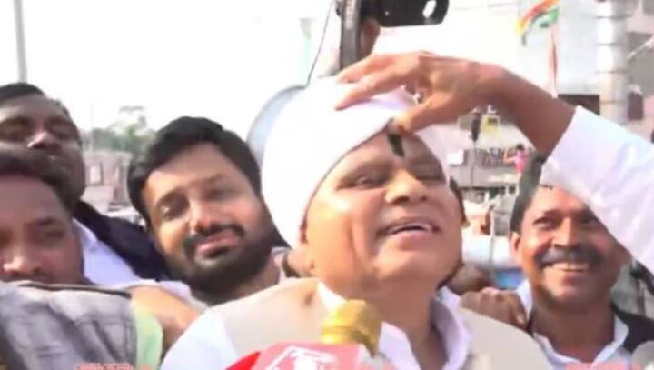 WATCH: MP Cong leader blackens face as promised; had claimed BJP will not bag even 50 seats in assembly polls WATCH: MP Cong leader blackens face as promised; had claimed BJP will not bag even 50 seats in assembly polls