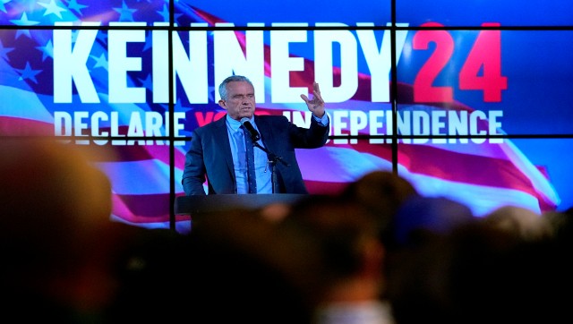 In battleground Arizona, Robert F. Kennedy Jr. draws Biden and Trump voters united by distrust In battleground Arizona, Robert F. Kennedy Jr. draws Biden and Trump voters united by distrust
