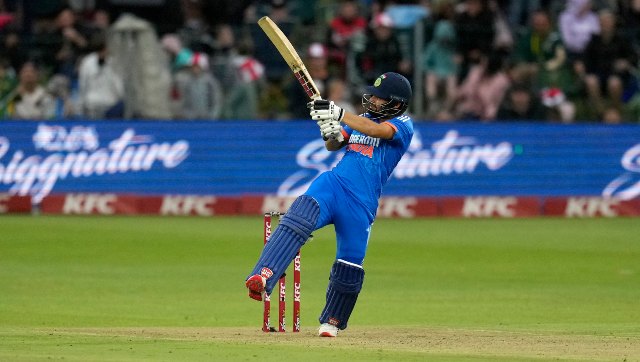 Watch: Rinku Singh’s six damages window glass during 2nd T20I against South Africa in Gqeberha Watch: Rinku Singh’s six damages window glass during 2nd T20I against South Africa in Gqeberha