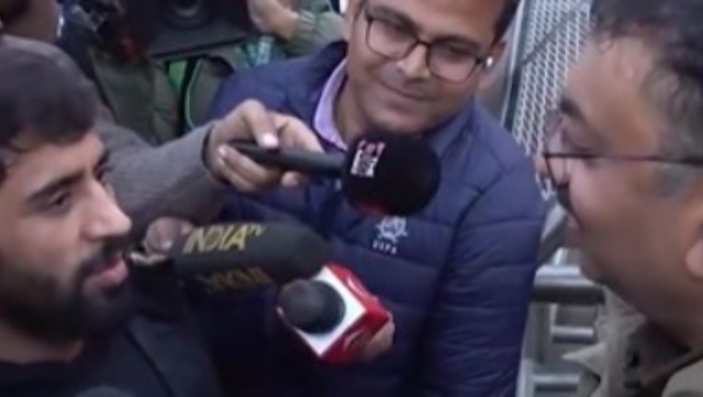 Watch: Bajrang Punia leaves Padma Shri award on Kartavya Path pavement after police stops him Watch: Bajrang Punia leaves Padma Shri award on Kartavya Path pavement after police stops him