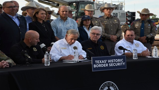 Texas governor signs bill that lets police arrest migrants who enter the US illegally Texas governor signs bill that lets police arrest migrants who enter the US illegally