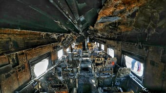 Bangladesh train blaze kills four as opposition calls strike
