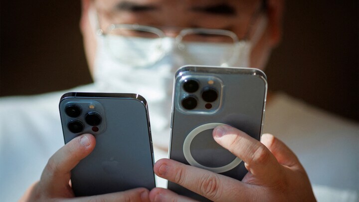 Trouble for Apple: More Chinese government offices and state-backed businesses are banning the iPhone