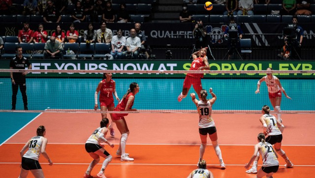 Women's volleyball team attacked in Turkey, days after football referee punched by club president Women's volleyball team attacked in Turkey, days after football referee punched by club president
