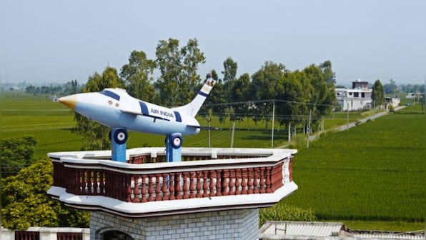 plane on top of houses in punjab