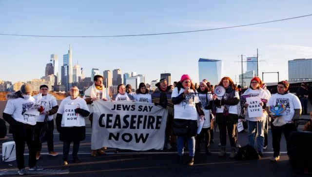 US Jewish group protests in eight cities for Gaza ceasefire US Jewish group protests in eight cities for Gaza ceasefire