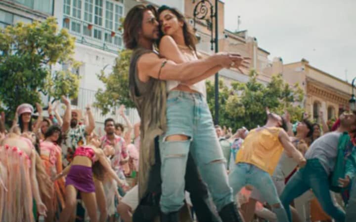 Rewind 2023 | From SRK's Pathaan to Satyaprem Ki Katha, top 5 viral hook steps of 2023: Get ready to groove!