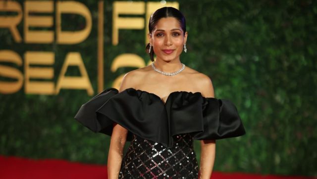 freida pinto red dress Freida Pinto Sex Burgundy Sequins Slit Prom Dress 2019 Vanity Fair