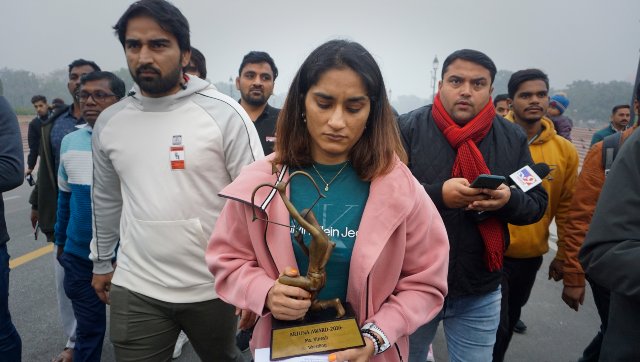 Vinesh Phogat leaves Khel Ratna and Arjuna Award on New Delhi's Kartavya Path pavement Vinesh Phogat leaves Khel Ratna and Arjuna Award on New Delhi's Kartavya Path pavement