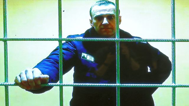 'I am Russian': Jailed Kremlin critic Navalny says have to endure pro-Putin pop singer's song every morning 'I am Russian': Jailed Kremlin critic Navalny says have to endure pro-Putin pop singer's song every morning