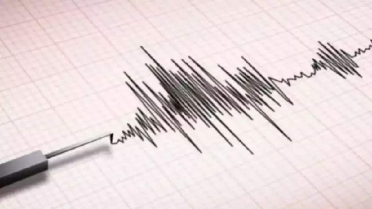 Japan issues Tsunami warning after 7.4 magnitude quake hits Ishikawa prefecture