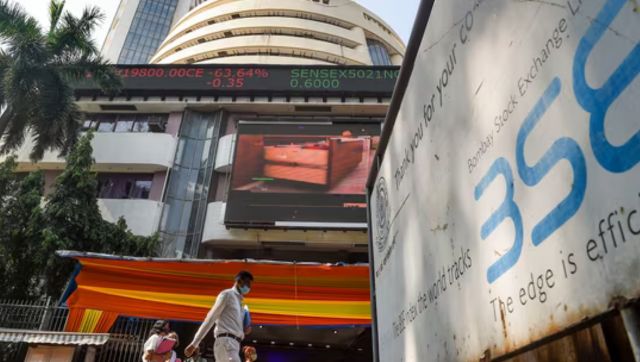Sensex tanks 931 points, investors lose Rs 9.1 lakh crore Sensex tanks 931 points, investors lose Rs 9.1 lakh crore