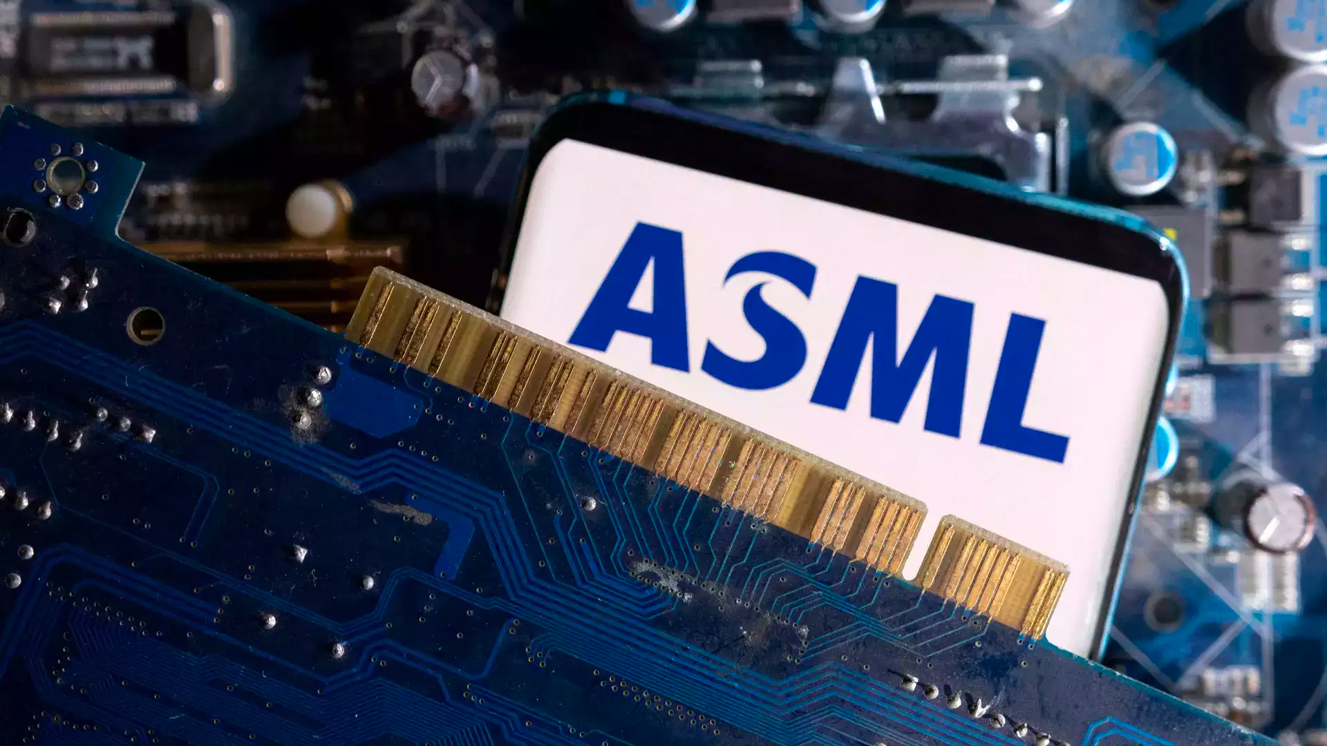 ASML sees massive surge in orders especially from China, despite global tech sanctions ASML sees massive surge in orders especially from China, despite global tech sanctions