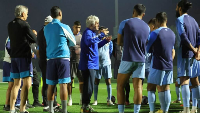 AFC Asian Cup 2023: Veteran Serbian coach Bora Milutinovic visits Indian team during training session in Doha AFC Asian Cup 2023: Veteran Serbian coach Bora Milutinovic visits Indian team during training session in Doha