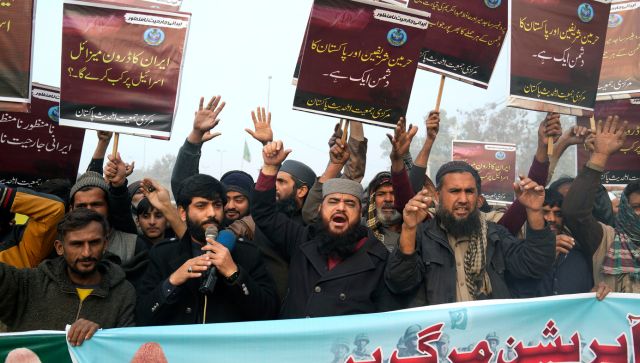 Pakistan, Iran agree to de-escalate tensions after tit-for-tat strikes Pakistan, Iran agree to de-escalate tensions after tit-for-tat strikes