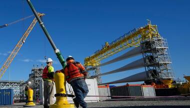 US economy grew at 3.3 per cent pace in fourth quarter while inflation pulled back