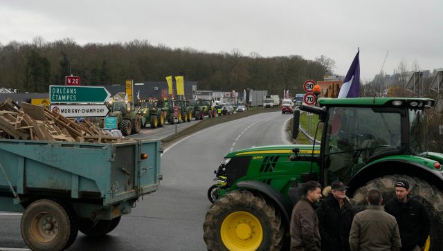 French Farmers Block Highways Around Paris As Protests Ratchet Up ...