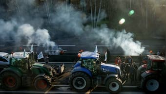 French farmers to continue protests despite govt's offer of concessions