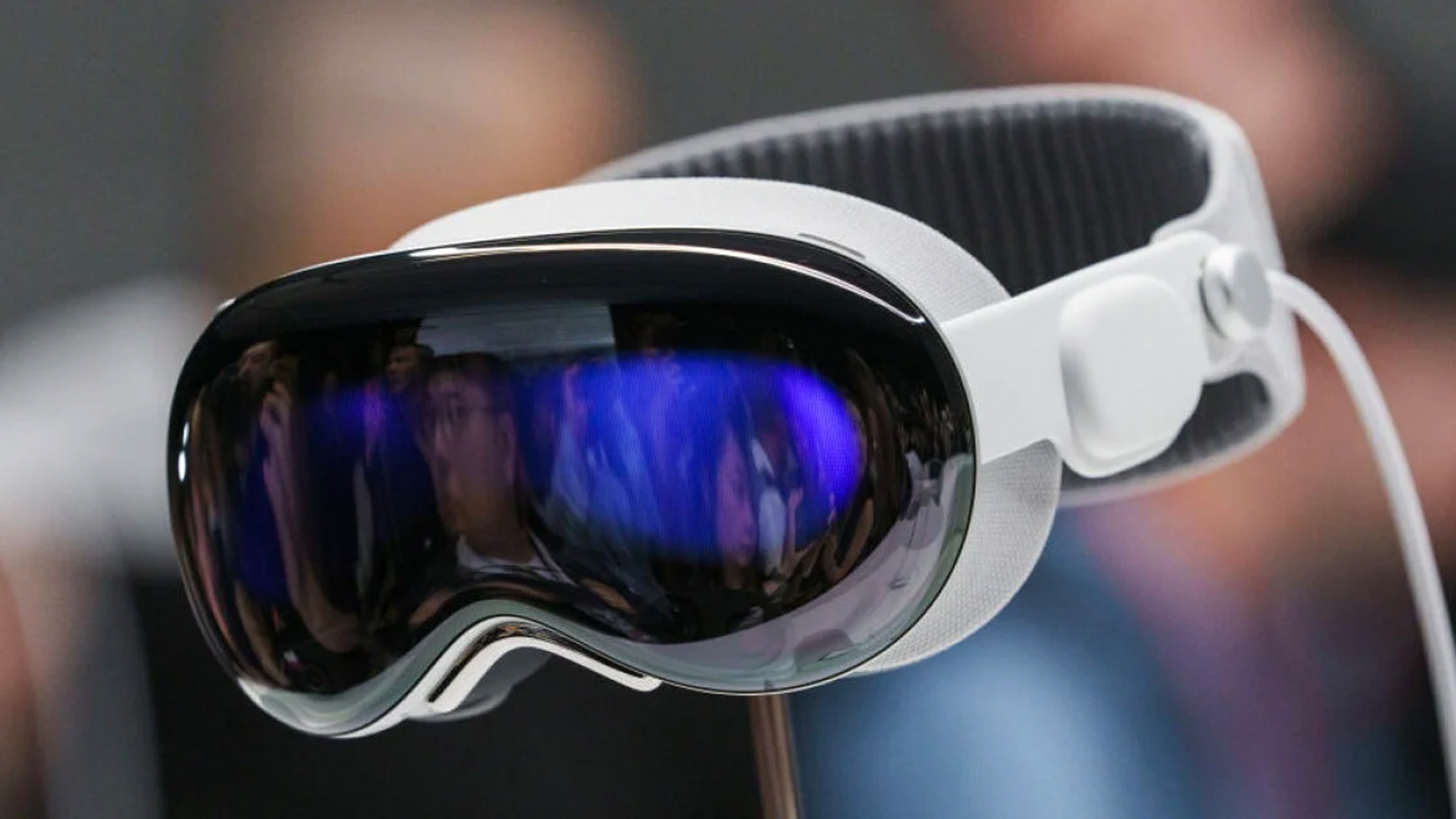 Chinese consumers are paying about $7000 for the Apple Vision Pro in the grey market Chinese consumers are paying about $7000 for the Apple Vision Pro in the grey market