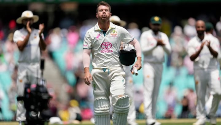 David Warner bows out of Test cricket to a standing ovation from his home crowd at Sydney; WATCH